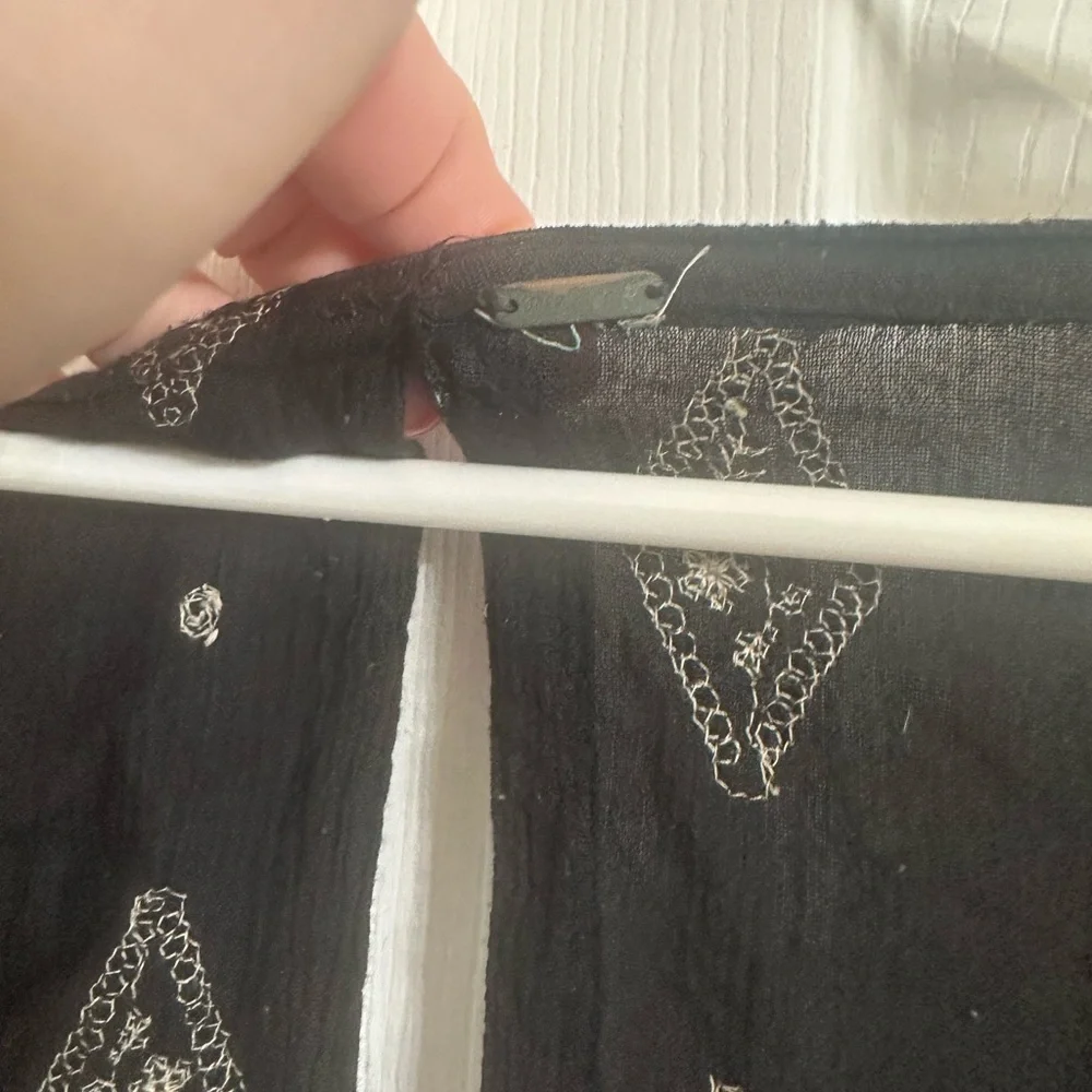 Free People Black and White Embroidered Tunic size Large - Picture 3 of 4